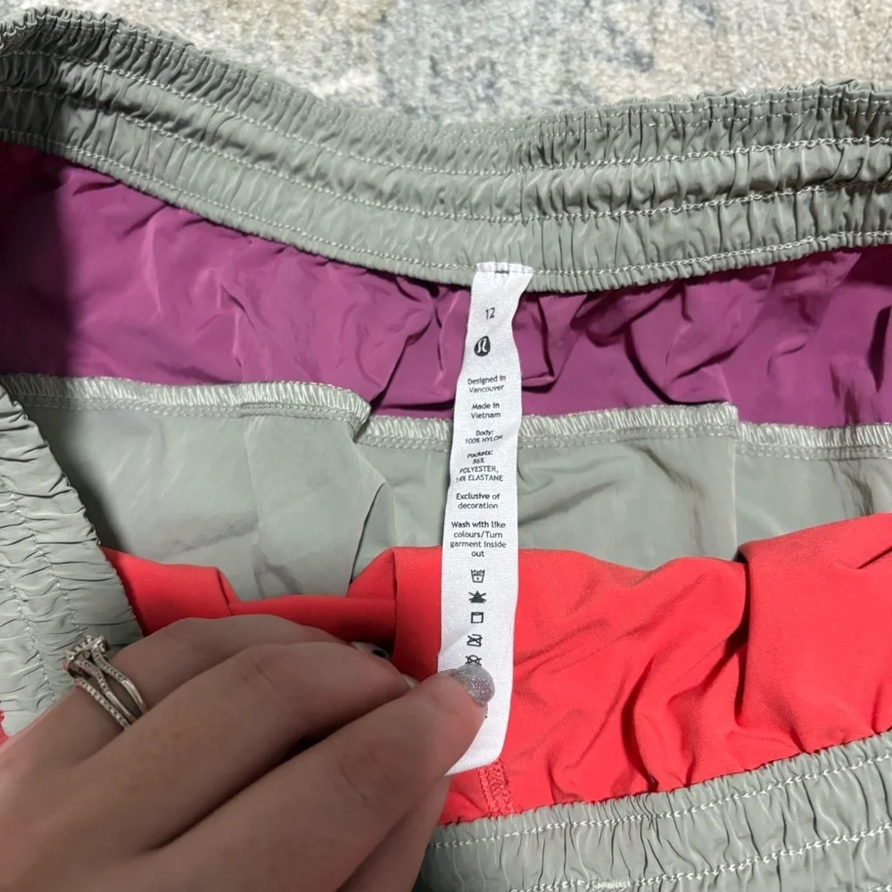 Lululemon Evergreen High-Rise Short 4.5" 12 - Picture 3 of 4